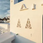 Callisti Mykonos Town With Pool View And Calypso Upper Floor With Sea View