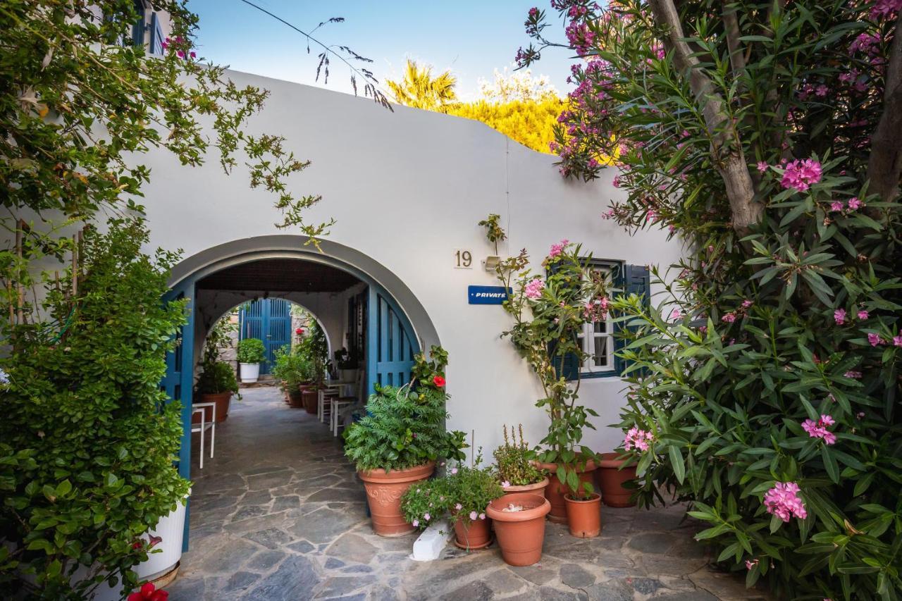 Callisti With Pool View And Calypso Upper Floor With Sea View Mykonos Town