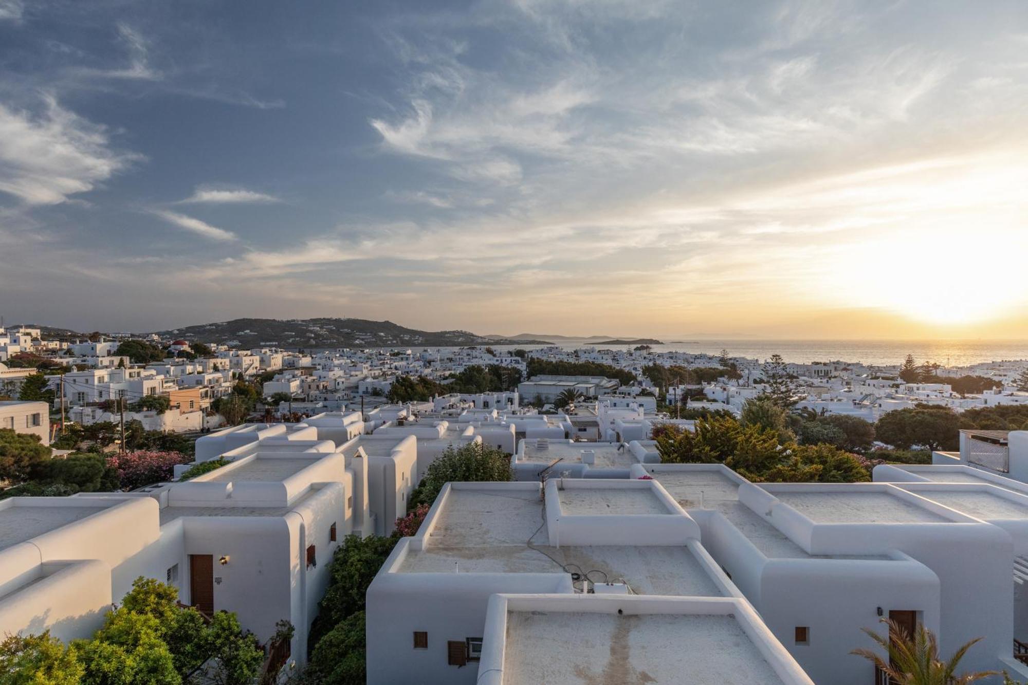 Callisti With Pool View And Calypso Upper Floor With Sea View Apartment Mykonos Town